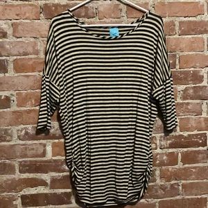 H.I.P. Black & beige dolman sleeve top with side ruching size L